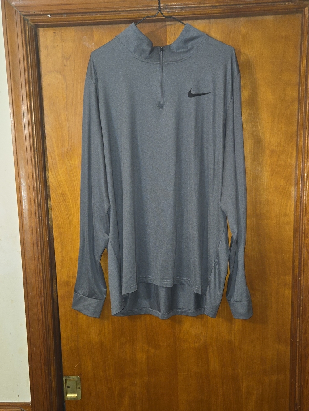 Nike Men's Gray Long Sleeve 1/4 Zip Performance Top